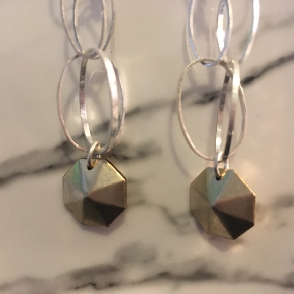 🌷SALE🌷 Silver Link Dangle Earrings - Picture 7 of 8